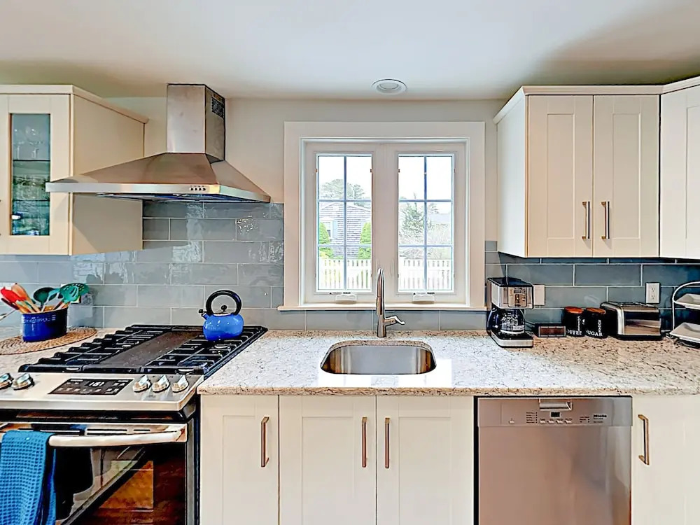 Remodeled Beach Haven W/ New Chefs Kitchen 4 Bedroom Home