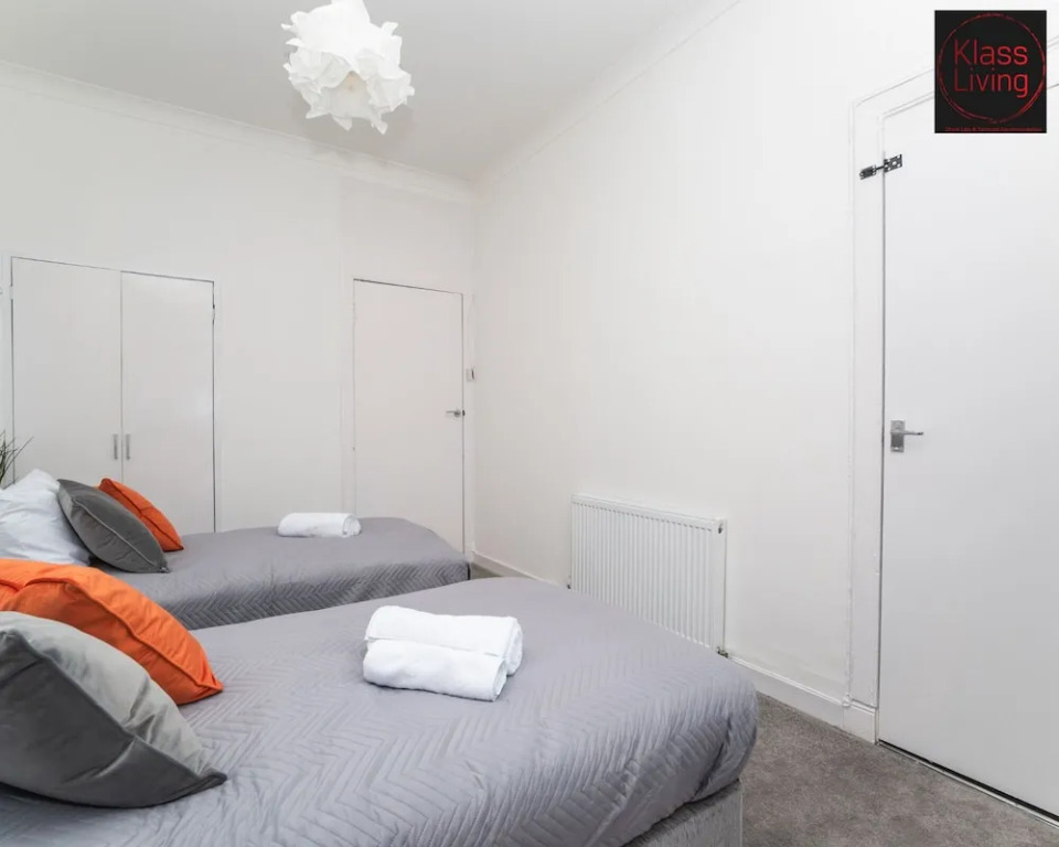 One Bedroom Apartment by Klass Living Serviced Accommodation Rutherglen - Crossroads Apartment With WiFi and Parking