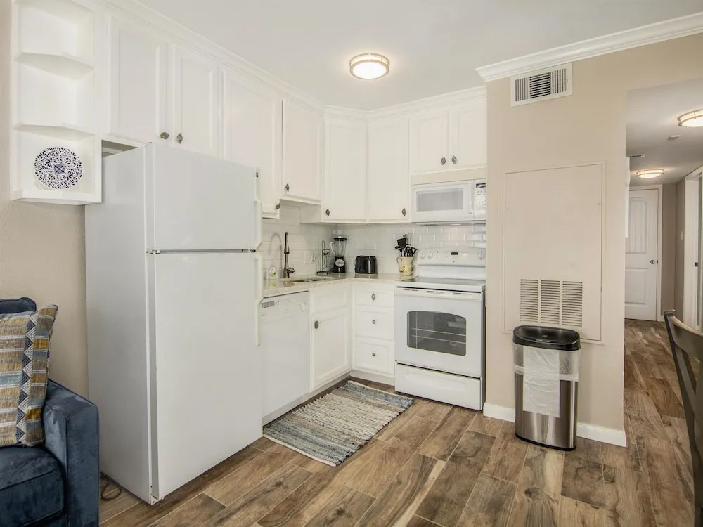 Seascape 1322 2 Bedroom Condo by RedAwning