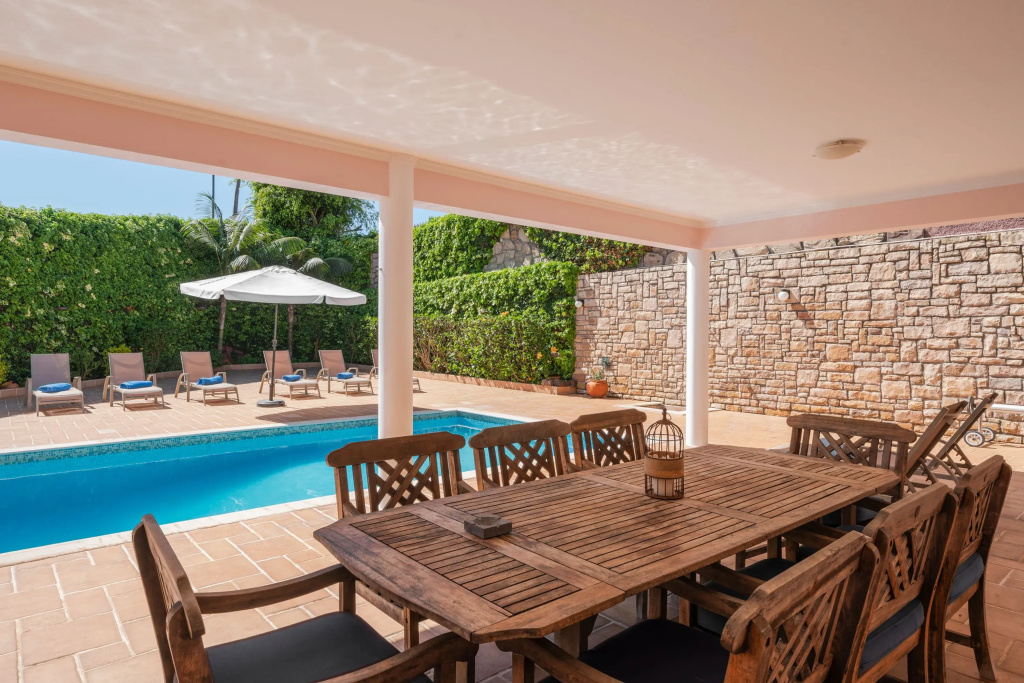 Great Family Villa In Funchal, Pool, A/C, Close To Facilities | Casa Petronella