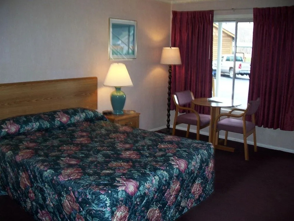 Castlewood Inn