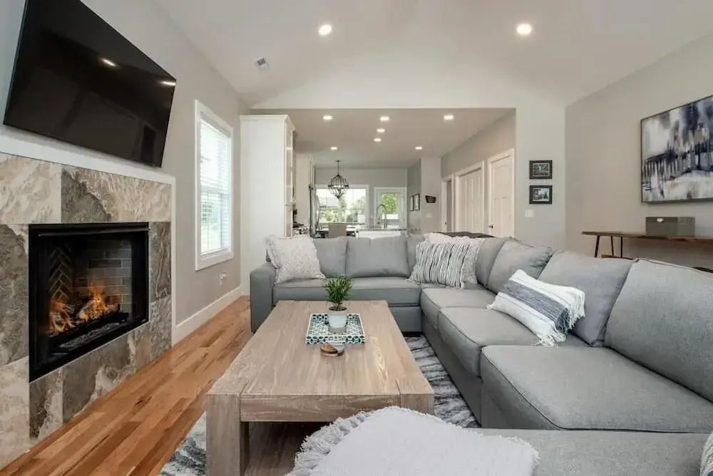 Walkable Downtown 5BR - Hot Tub and Resort Access