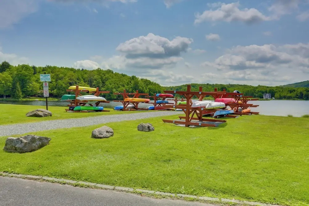 Walk to Beach: Pocono Lake Cabin w/ Pool Access!