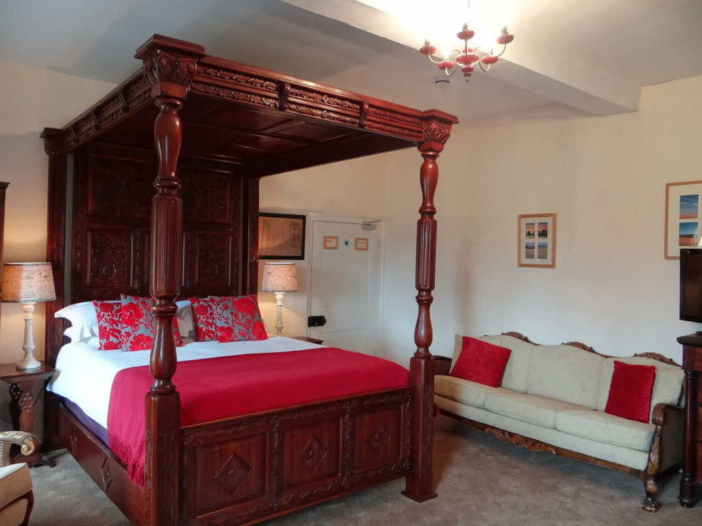 Rollestone Manor B&B and Restaurant