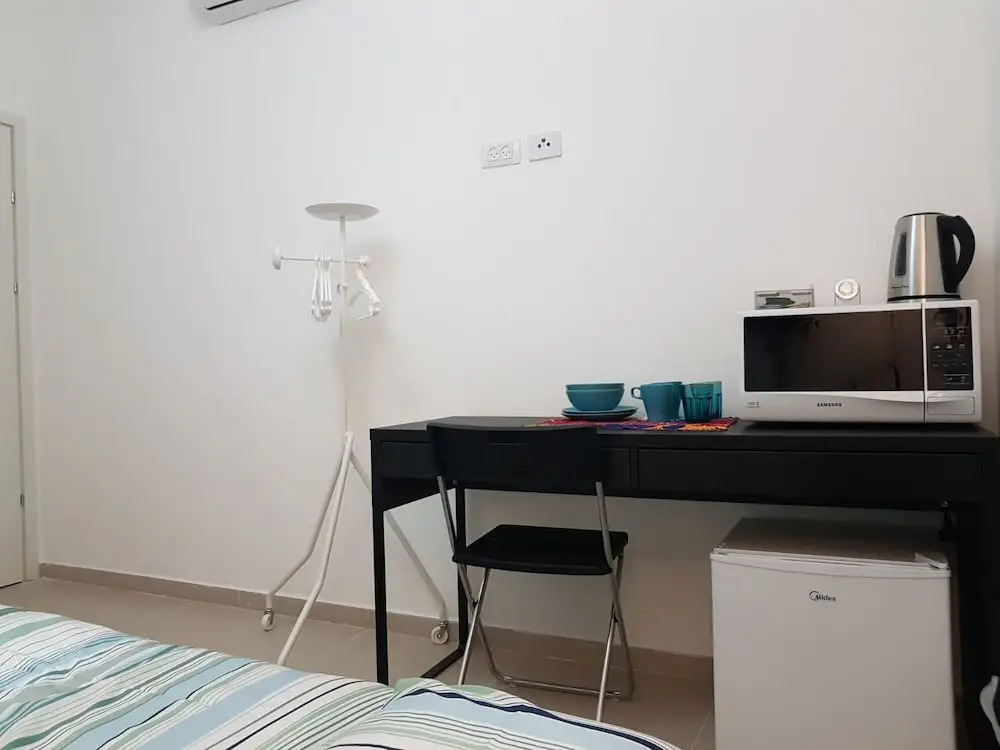 Private Bed and Bathroom in Netanya