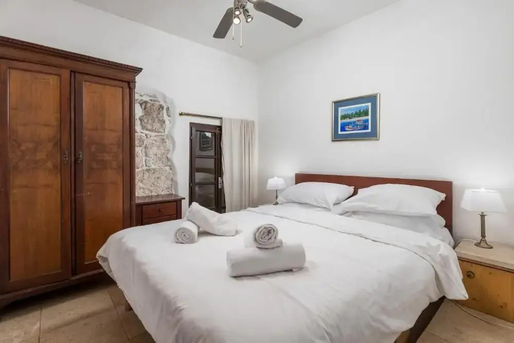 Holiday House Cave Romana