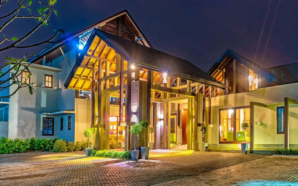 Amora Lagoon Hotel