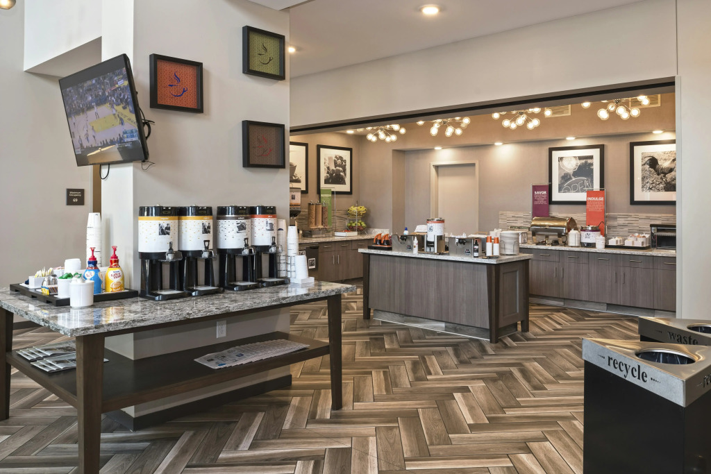Hampton Inn and Suites Minneapolis University Area, MN