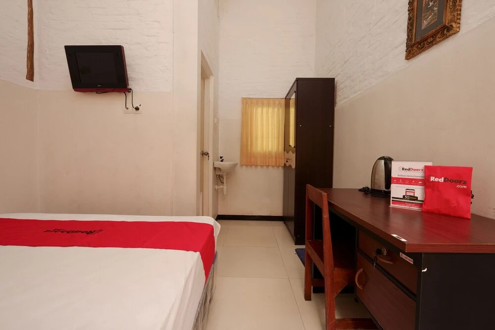 RedDoorz near GOR Manunggal Jati Majapahit