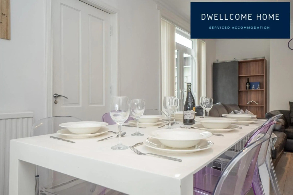 Find "DWELLCOME HOME Ltd" site for 10oo10 assurance from past guests FIVE DOUBLE Bedroom House with 6 beds, 1 King, 3 doubles, 1 small double, 1 single, 100Mbps broadband, drive parking for 2-3 vehicles, free street parking, Miles better than a hotel
