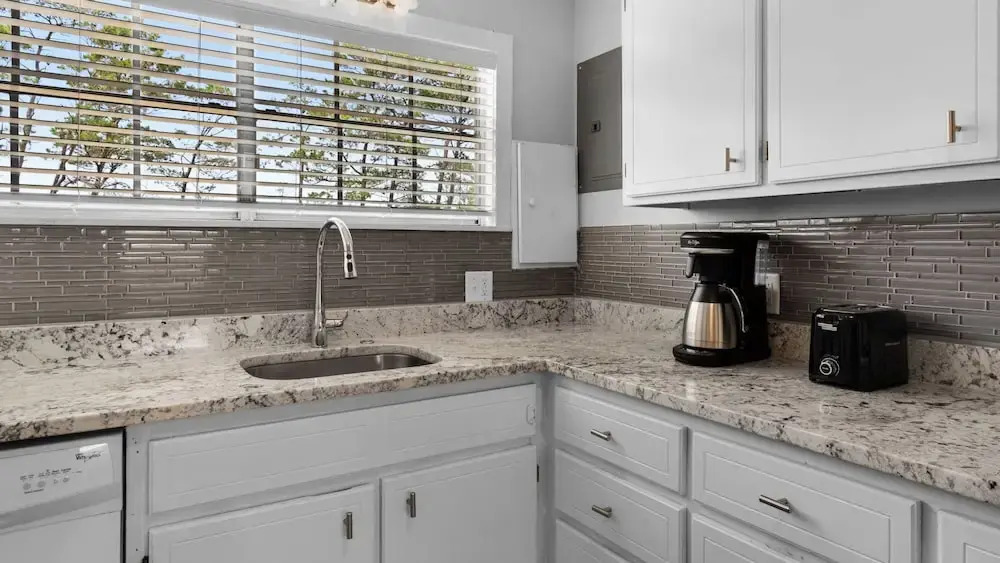 2BR Home, Private Heated Pool, 4 Bikes, Beach Access