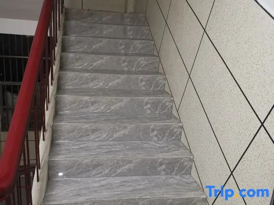 Hefeng Hanglong Hotel