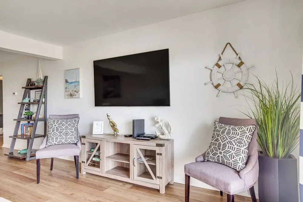Harbor Island Condo w/ Pool Access: Walk to Beach!