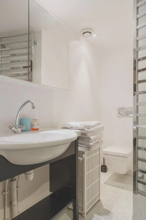 Apartment with One Bedroom in Paris, with Wifi