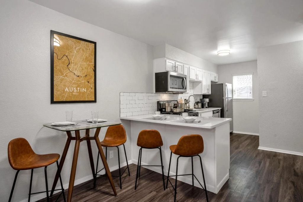 West University- 2BR- Parking- WiFi