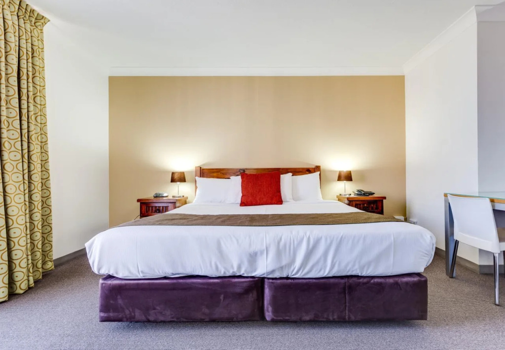 Hillcrest Apartment Hotel
