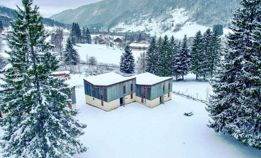 Stay With Pool in Lelex