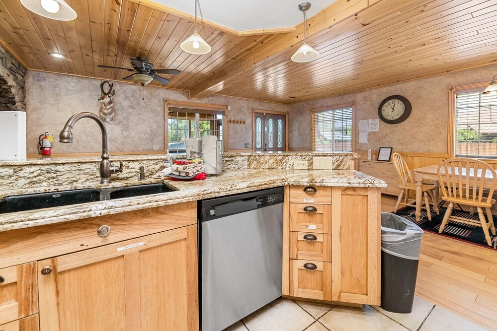 Casa Bella - Spacious Mountain Home, Game Room, Wifi, Perfect For Family Gatherings! 4 Bedroom Home