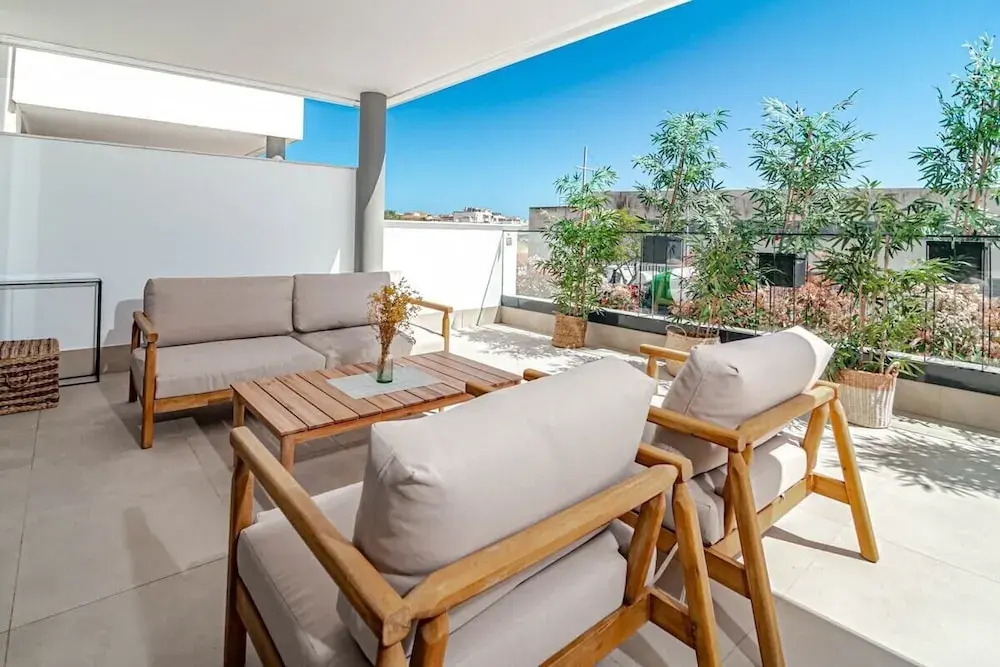 Lme4.bb - Apotel Las Mesas by Roomservices