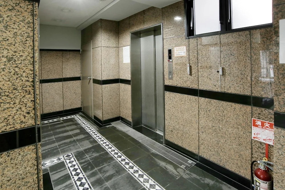 Grand Court Namba 402