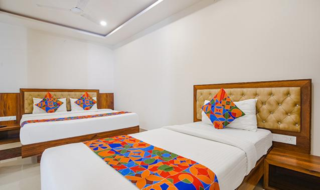 Fabhotel Royal Inn I