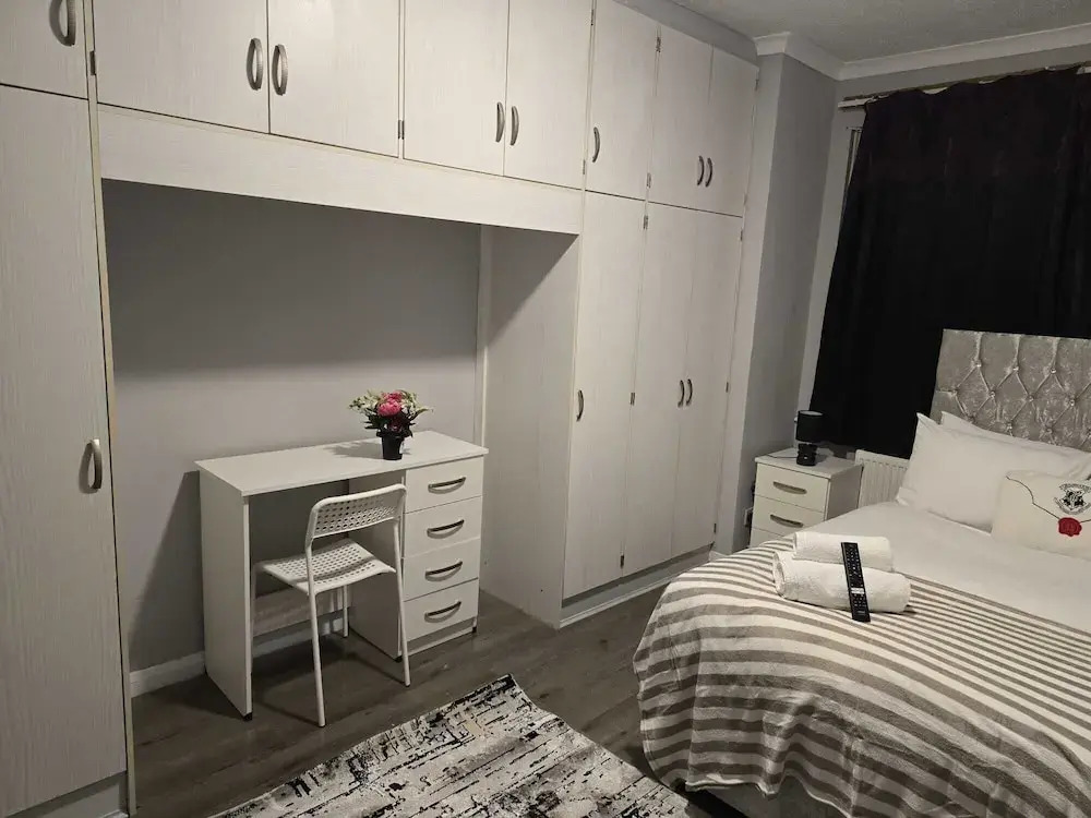 Heathrow roomzzzz BnB