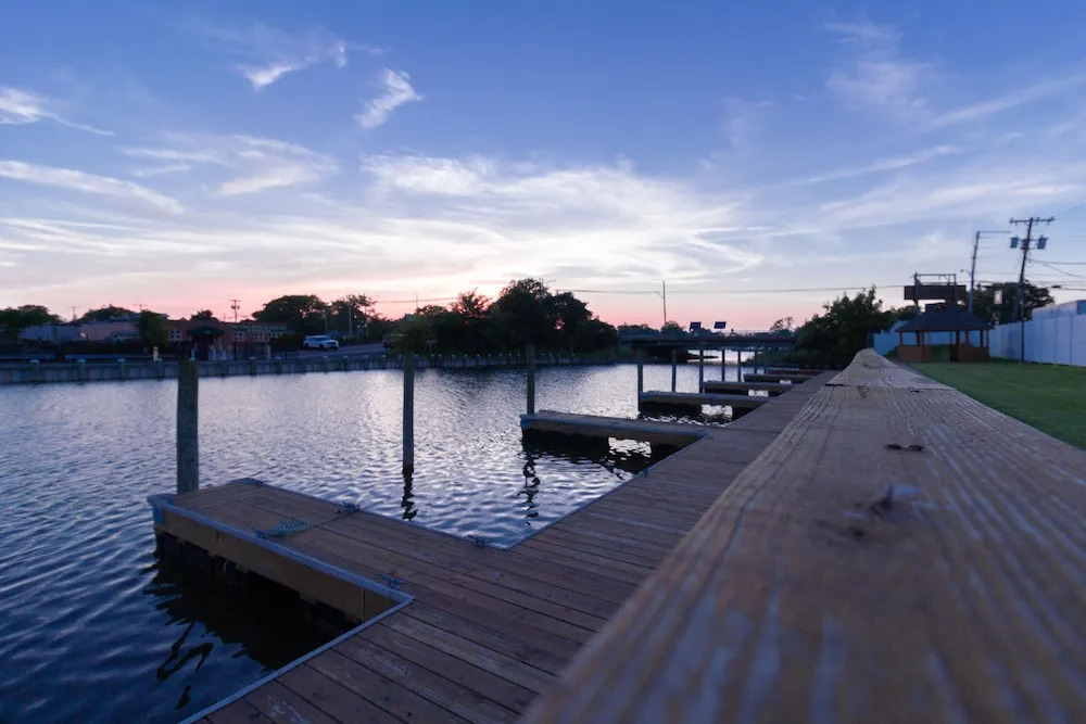 Yachtsman's Cove with 3-Levels