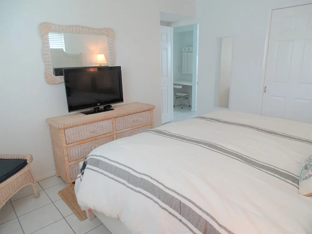 Aloha Kai - Unit 16 2 Bedrooms 1 Bathroom Apts