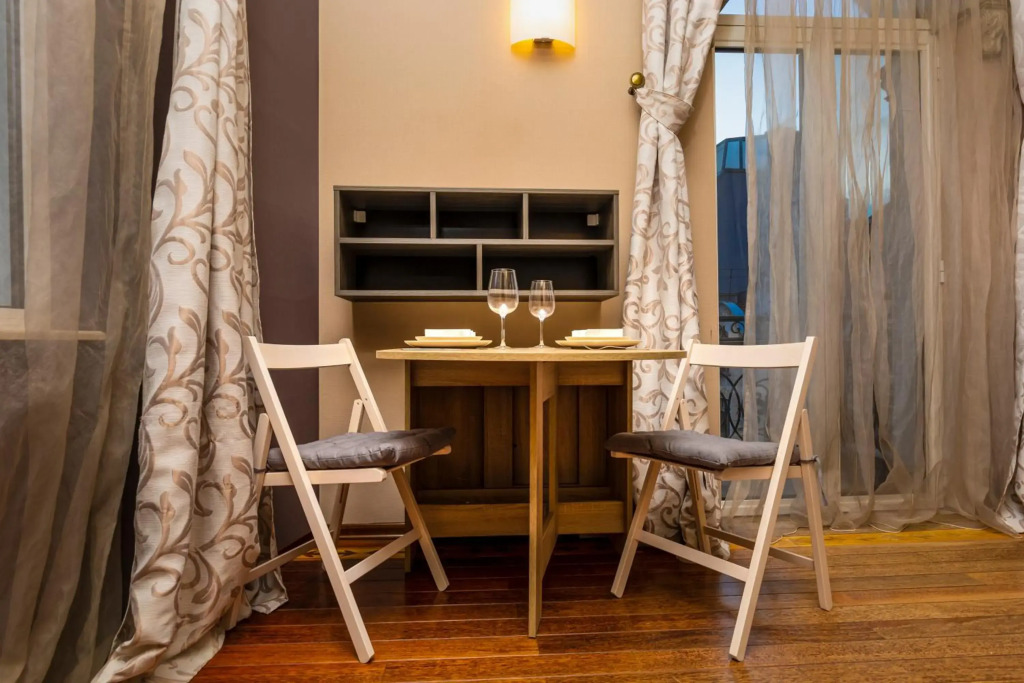 1BD Apartment with a Cute Balcony in Kapana