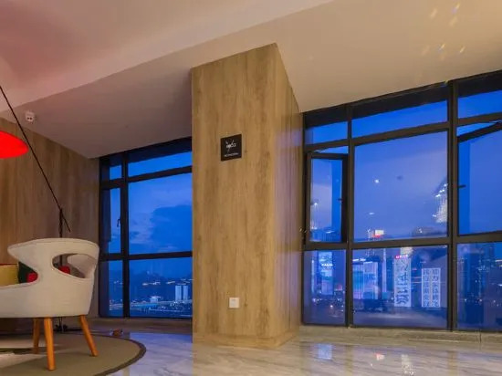 Homeplus Holiday Hotel (Chongqing Hongyadong)