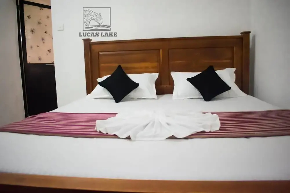 Yala Lucas Lake Hotel