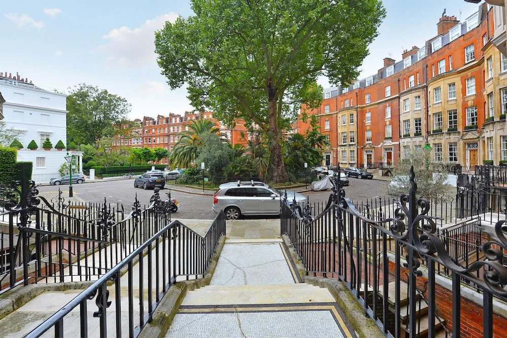 London Lifestyle - Knightsbridge VI