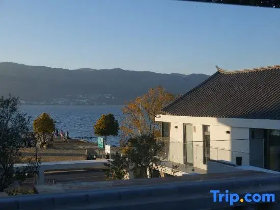 Yoyo Erting Sea-view Designer Guesthouse (Erhai Ecological Corridor Branch)
