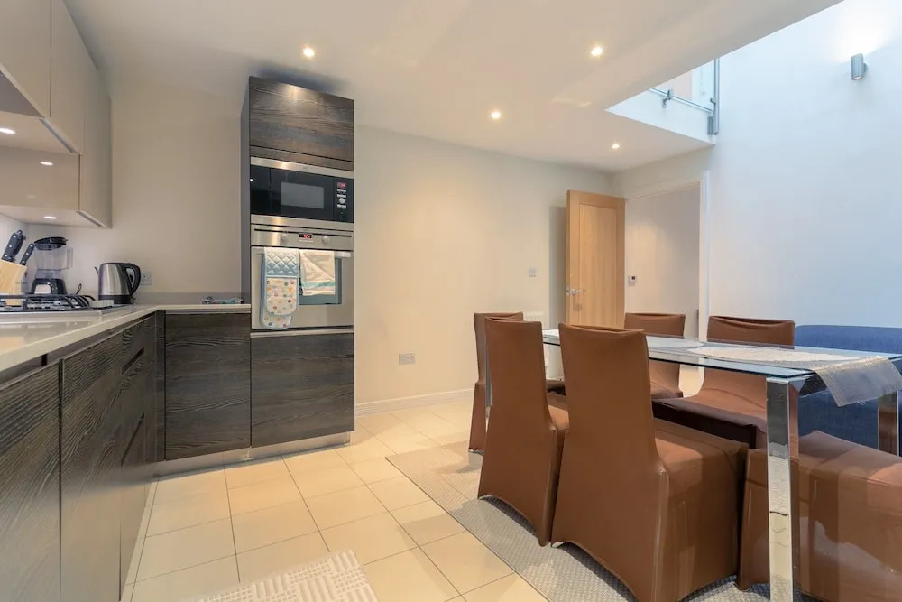 2 Bed Townhouse in Shepherds Bush