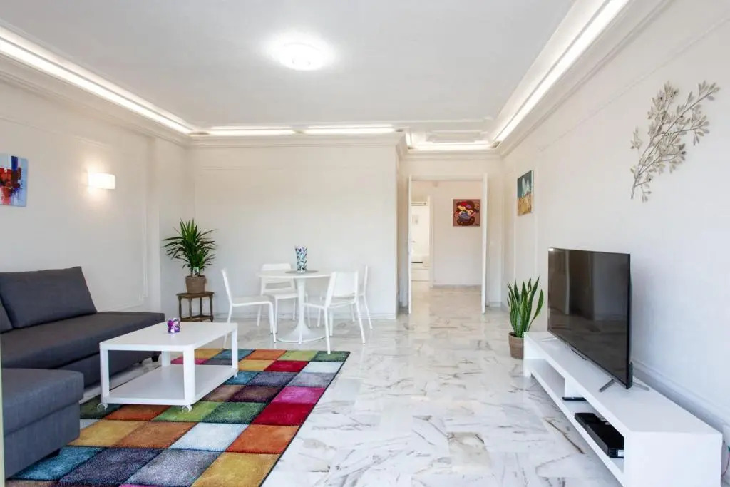 Superb apartment with terrace and sea view near beaches and city center