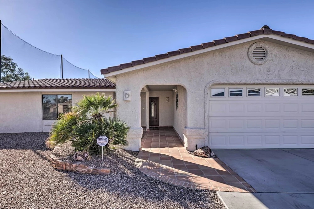 Private Pool & Hot Tub: Havasu Getaway!