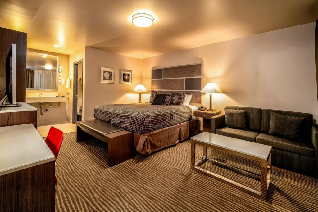Crescent Bay Inn