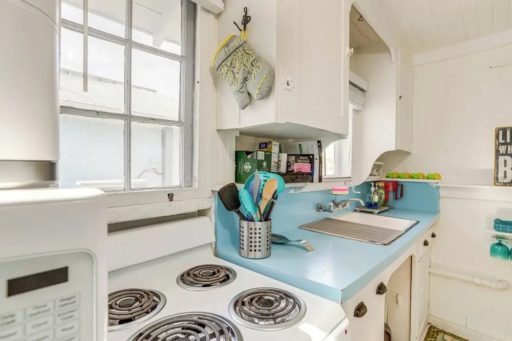 Sunny Treasure Island Bungalow, 200 Steps to Beach, Treasure Island