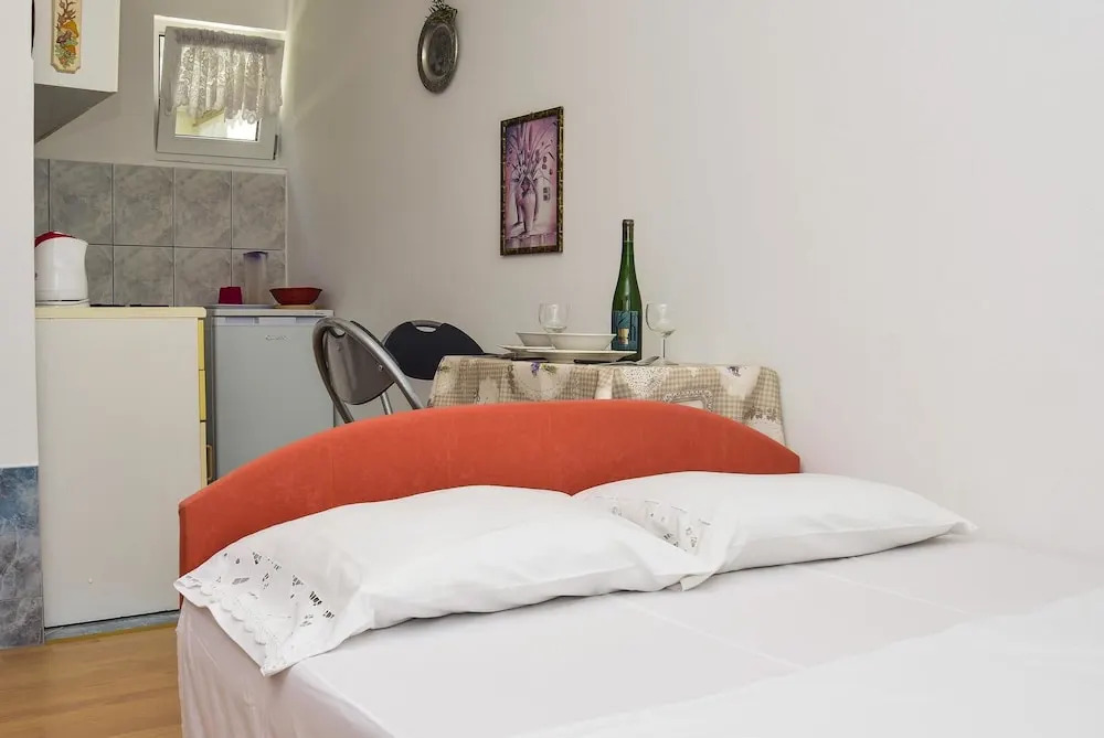 Apartments Mira Vir