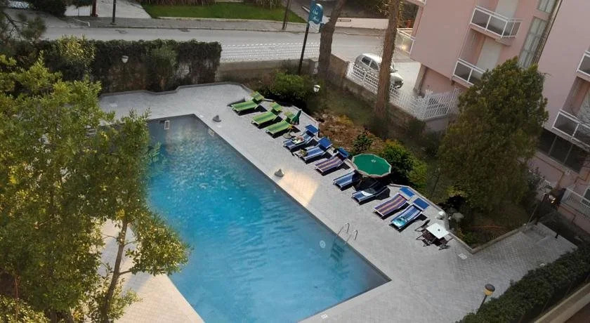 Club Hotel