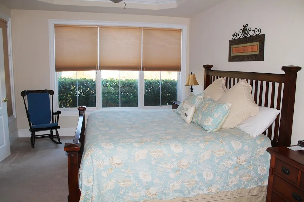 512 Edgewater