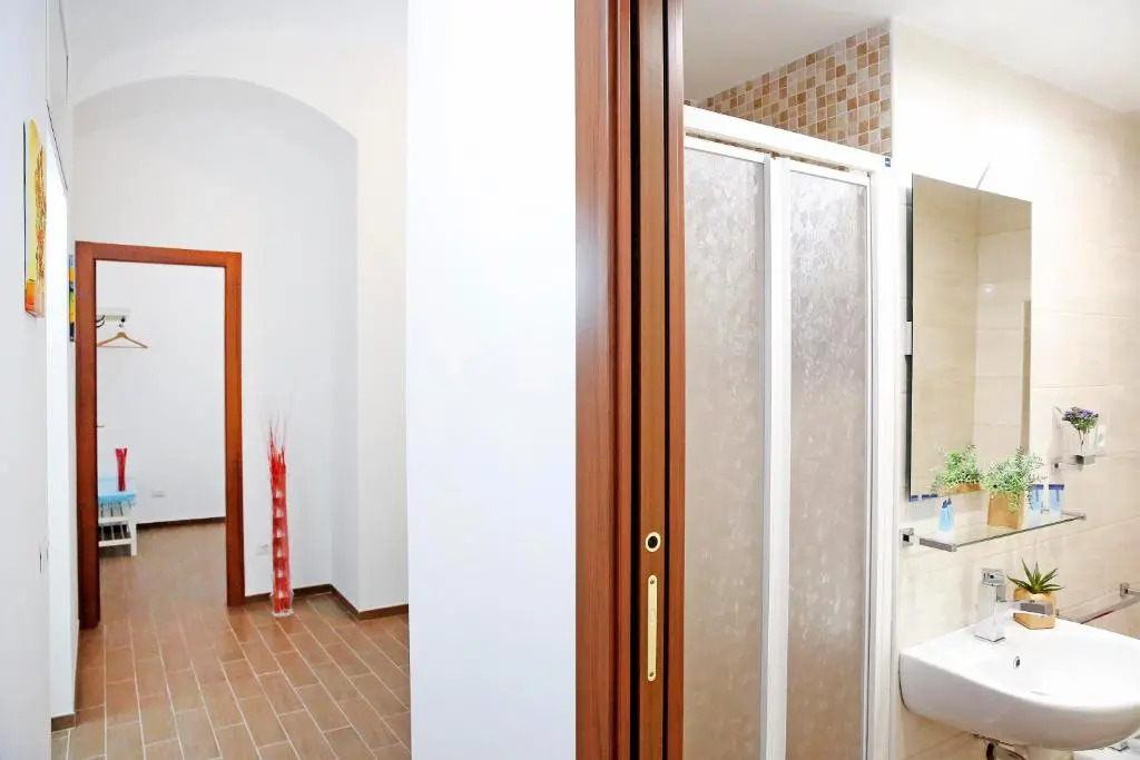 Castel Sant Angelo's Harmonious Apartment