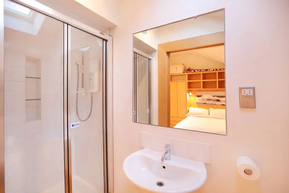 Stylish West End Apartment Edinburgh