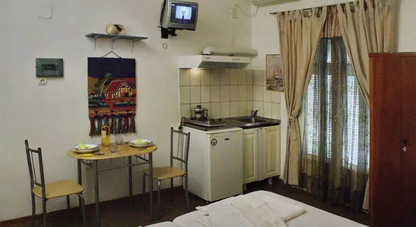 Karampela Rooms