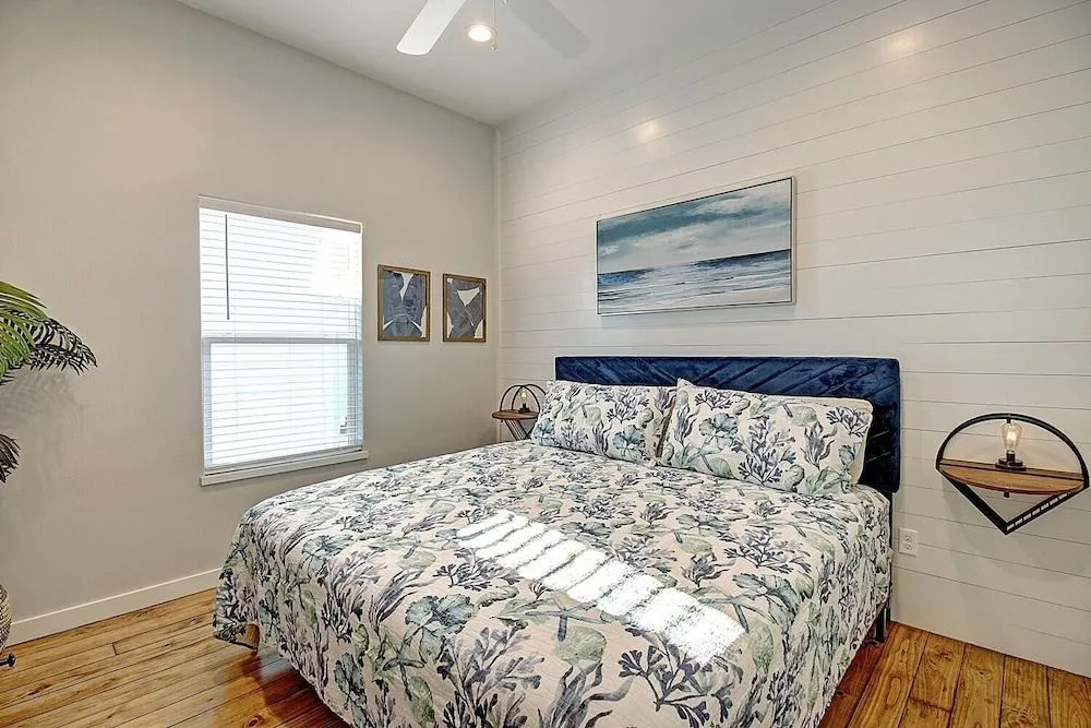 Brock's 2 Bedroom Bungalow by Redawning
