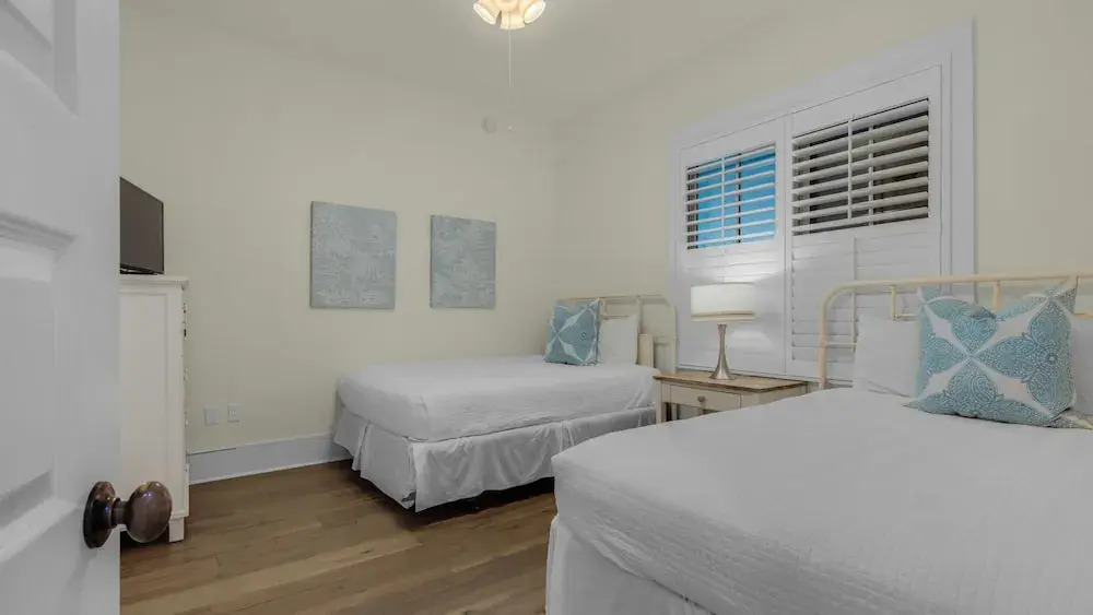 Coastal 3BR Condo With Pool & Shuttle : Snowbird Friendly!