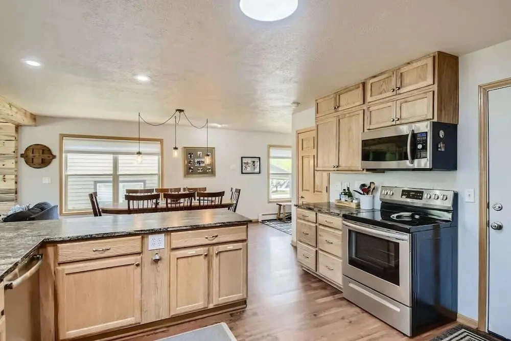 4BR Townhome w/ Private Hot Tub, Garage, and Deck