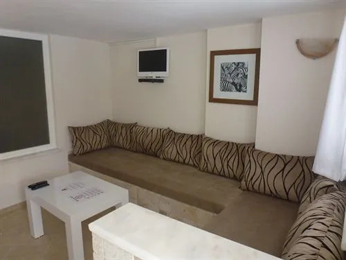 Safari Suit Hotel , Side