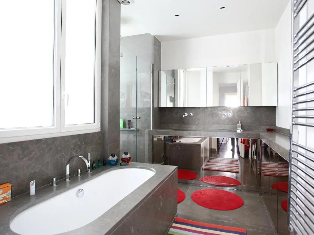 Outstanding 2 bedrooms with a terrific Eiffel Tower view