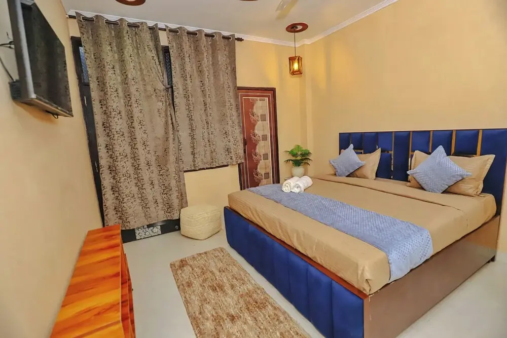 Roomshala 107 Chattarpur Farm House